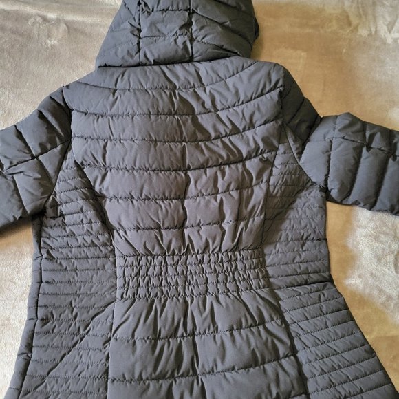 DKNY Women's Hooded Lightweight Puffer Coat - Picture 3 of 8